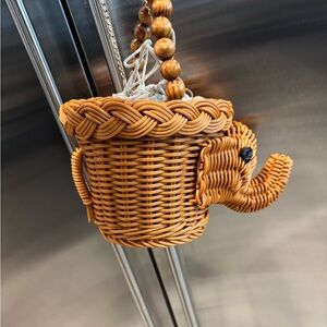 Tommy Bahama Elephant Wicker purse with handle & removable chain shoulder strap🐘